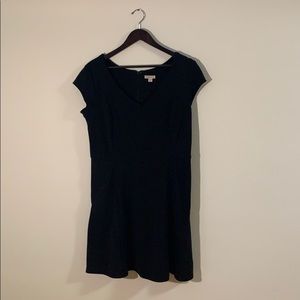 Black textured, cap sleeved dress